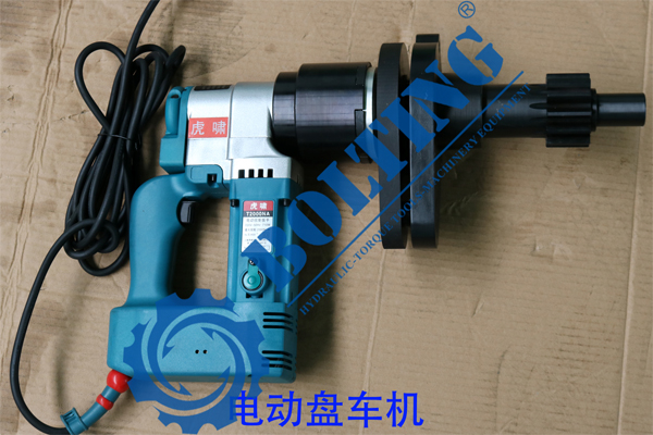 機車缸頭拉伸器，機車軸承座拉伸器、電動盤車機、風動盤車機已測試完畢